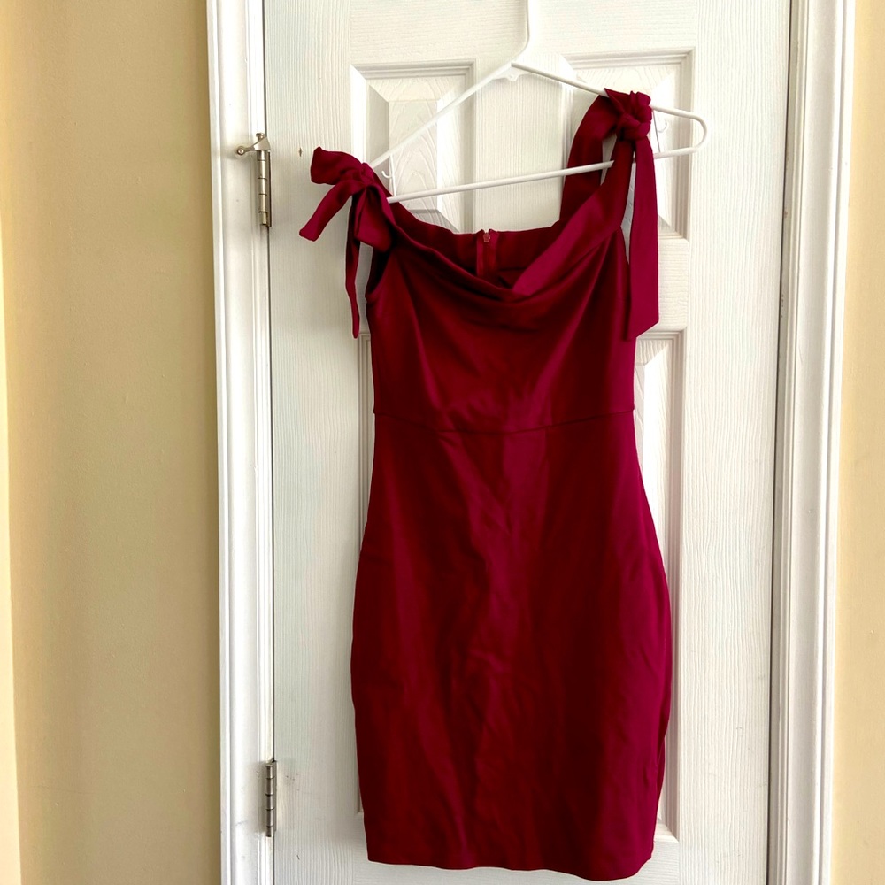 Maroon Lulus bodycon tie strap dress